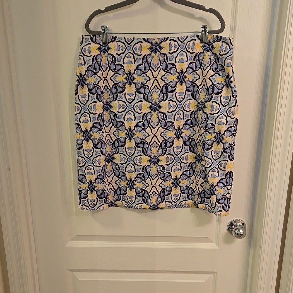 Talbots Elegant Blue and Yellow Patterned Skirt Size 14 EUC